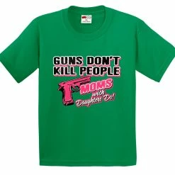 Bewild Guns Don't Kill People Moms With Daughters Do Men's T-Shirt Cool Funny & Offensive